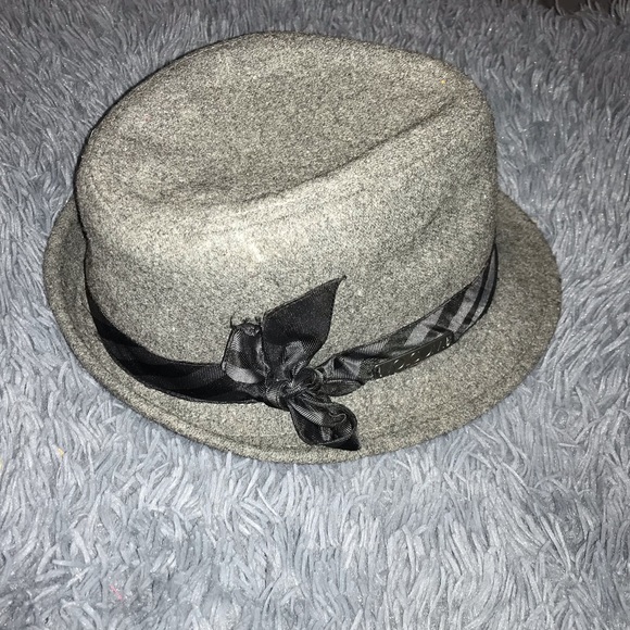 ☠️adorable grey wool Volcom fedora w/satin bow - Picture 2 of 5